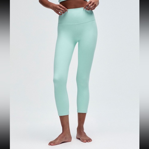 New with tags Lululemon Align high rise crop pant 23” Ideal Mint. Blue. Size 6 - Picture 3 of 13